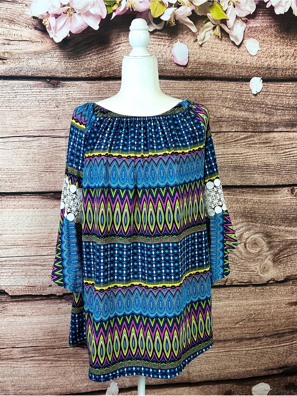 Win Win Women’s Multicolored Boho Abstract Geo Print Eyelet Bell Sleeve Tunic